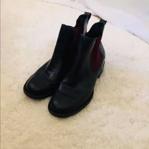 Ladies Sz 7.5 Born Booties